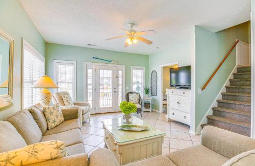 North Myrtle Beach Apartamento | Walk to Cherry Grove Beach Water-View Haven!