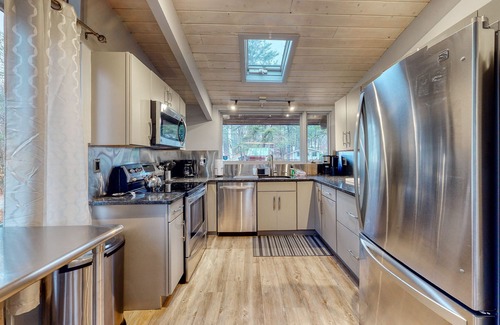 Cranmore Birches Casa | Walk to Cranmore & downtown shops Renovated home w/ deck, AC & W/D