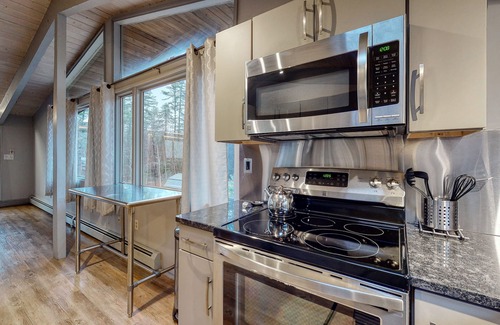 Cranmore Birches Casa | Walk to Cranmore & downtown shops Renovated home w/ deck, AC & W/D