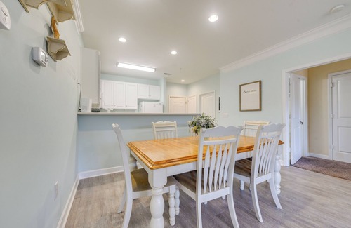Calabash Condominio | Walk to Crow Creek Golf Club: Condo w/ Pool!