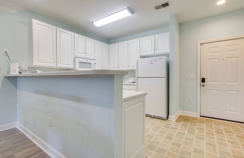 Calabash Condominio | Walk to Crow Creek Golf Club: Condo w/ Pool!