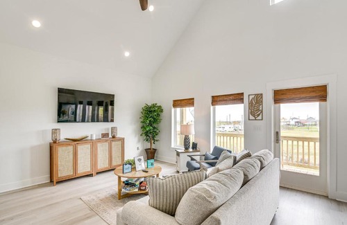 Crystal Beach Casa | Walk to Crystal Beach The Sandbar Escape