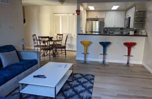 Hermosa Village Condominio | Walk to Disney, hot tub, strollers! 1 Parking Spot