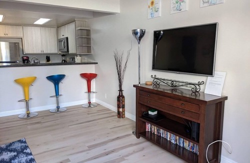 Hermosa Village Condominio | Walk to Disney, hot tub, strollers! 1 Parking Spot