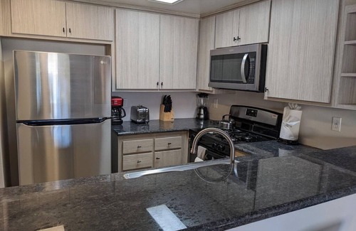 Hermosa Village Condominio | Walk to Disney, hot tub, strollers! 1 Parking Spot