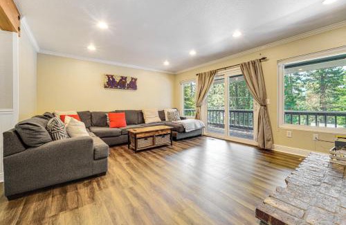 Truckee Casa | Walk to Donner Lake Truckee Cabin with Private Deck
