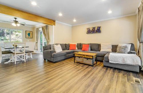 Truckee Casa | Walk to Donner Lake Truckee Cabin with Private Deck