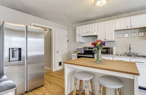 Wakefield-Peacedale Casa | Walk to Downtown: Wakefield Haven Near Beaches