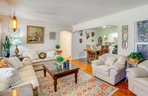 Atascadero Casa | Walk to Downtown Atascadero Cottage with Sunroom!