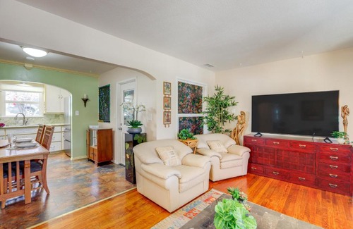 Atascadero Casa | Walk to Downtown Atascadero Cottage with Sunroom!