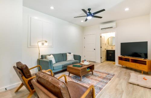 Brevard Apartamento | Walk to Downtown Brevard Apt with Patio and Fire Pit!