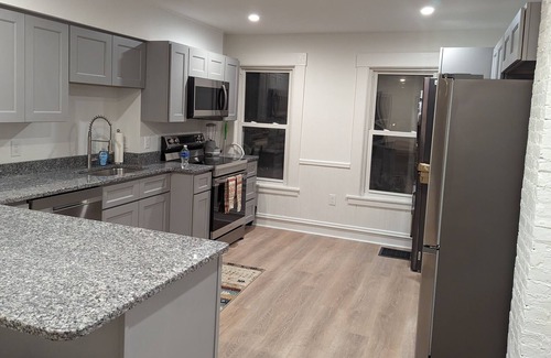 Dover Casa | Walk to downtown Dover -- Full house with full kitchen, washer/dryer & large TV.