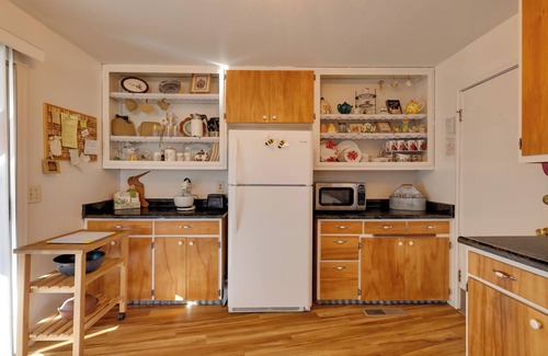 Murphys Casa | Walk to Downtown: Eclectic Murphys Home w/ Decks!