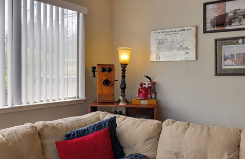 Murphys Casa | Walk to Downtown: Eclectic Murphys Home w/ Decks!