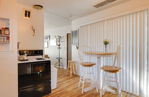 Murphys Casa | Walk to Downtown: Eclectic Murphys Home w/ Decks!
