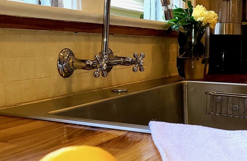 Florence Casa | Walk to downtown Florence. Minutes away from medical facilities.