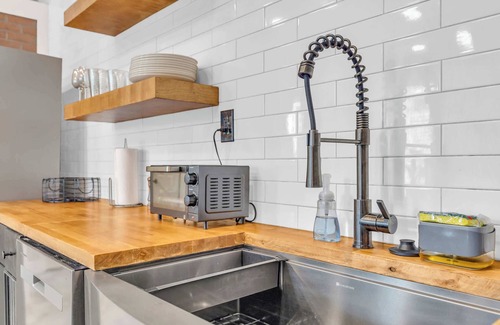 Spartanburg Apartamento | Walk to Downtown, King Bed, great for long stays
