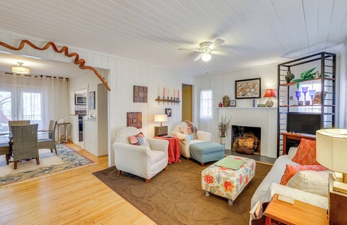 Lynn Cabaña | Walk to Downtown: Pet-Friendly Cottage in Tyron