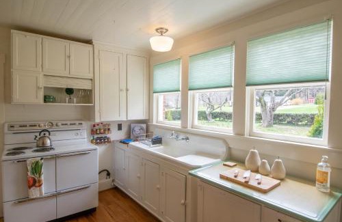 West Jefferson Casa | Walk to Downtown West Jefferson! Farmers Market, Breweries & MORE
