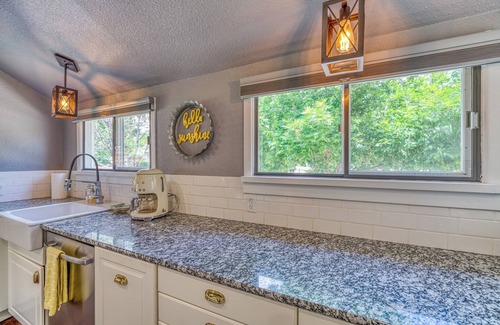 Canon City Casa | Walk to Dtwn: Colorful Cañon City Home w/ Grill!