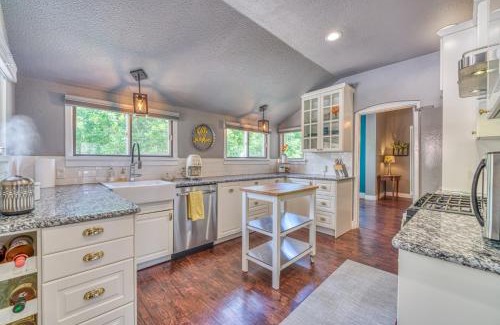 Canon City Casa | Walk to Dtwn Colorful Cañon City Home with Grill!