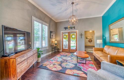 Canon City Casa | Walk to Dtwn Colorful Cañon City Home with Grill!