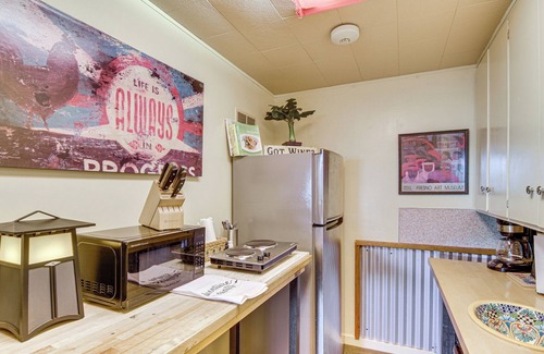 Livingston Apartamento | Walk to Dtwn Livingston: Studio w/ Mtn Views!