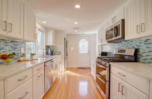 Harwich Port Casa | Walk to Earle Rd Beach Incredible Patio
