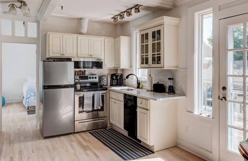 Westhampton Beach Apartamento | Walk to everything from this ideally located Westhampton Beach condo with...