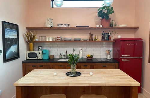 Downtown Cabaña | Walk to everything! Quiet downtown guest cottage.