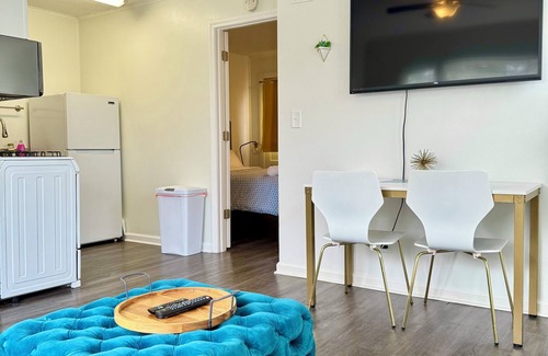 Cherokee Triangle Casa | Walk to EVERYTHING! Steps to Restaurants/Shopping/Nightlife! ~Bardstown Rd /4ppl