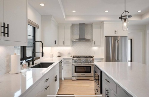 Fulton Casa | Walk to everything! Modern, executive home just steps away from 50th and France.