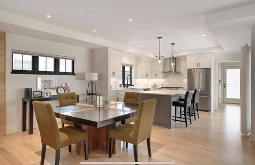 Fulton Casa | Walk to everything! Modern, executive home just steps away from 50th and France.