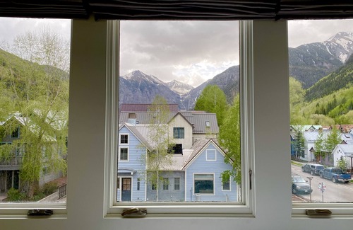 Telluride Condominio | A pie de todo, Vistas a las cascadas para 8 personas.