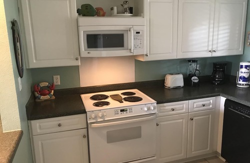 Ono Island Condominio | Needle Rush TARIFAS ESPECIALES -1 piso, playa privada, tranquilo - Camine hasta FloraBam