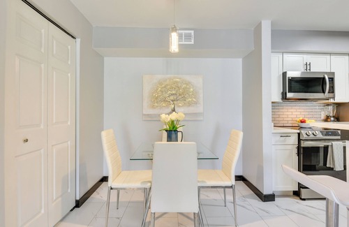 Indian Bayou Apartamento | Walk to Golf Course & Beach: Modern Destin Condo