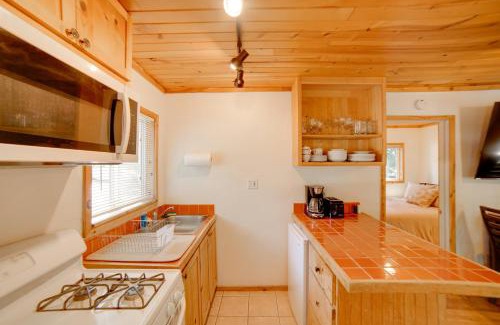 Cobb Casa | Walk to Golf Course Cobb Mountain Nature Escape