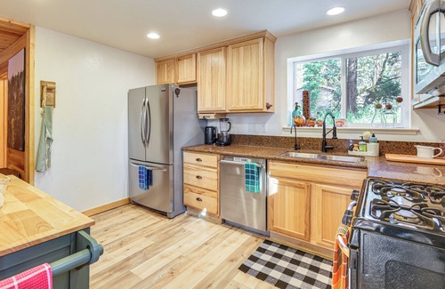 Twain Harte Cabina | Walk to Golf, Lake: Twain Harte Cabin w/ Fireplace