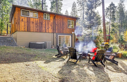 Twain Harte Cabina | Walk to Golf, Lake: Twain Harte Cabin w/ Fireplace
