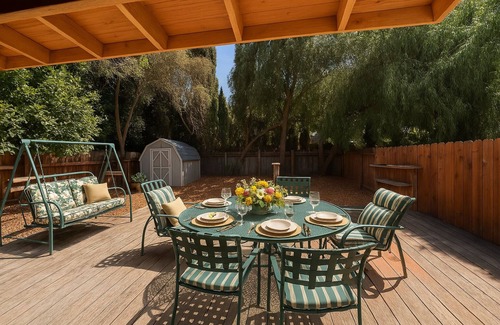 North Whisman Casa | Walk to Google 3BR Home Yard & Kitchen