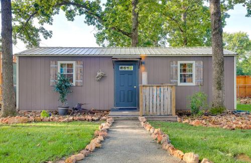 Grove Apartamento | Walk to Grand Lake Pet-Friendly Grove Getaway!