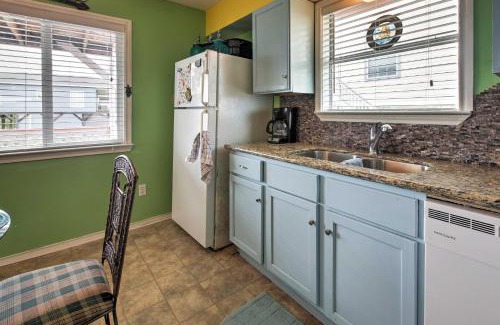 Surfside Beach Casa | Walk to Gulf Surfside Beach Home with Deck