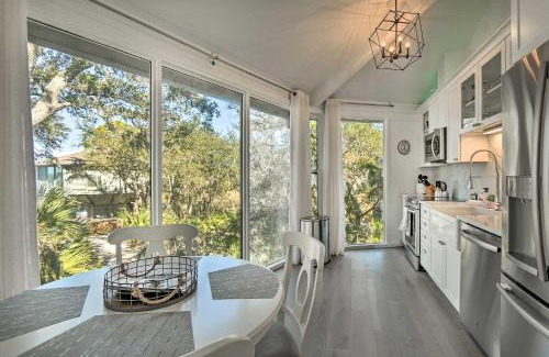 Sea Pines Casa | Walk to Harbour Town Airy Treehouse with Bikes