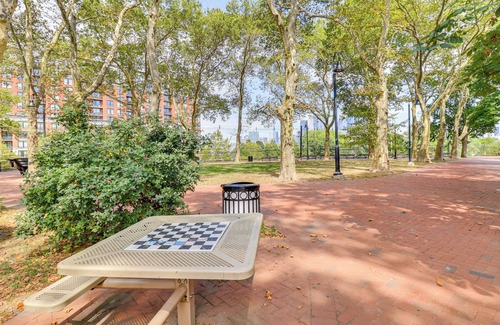 Hoboken Apartamento | Walk to Hudson River Parks: Recently Renovated Apt