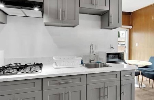 City of Industry Apartamento | Walk to In-N-Out near Disney Sleeps 4