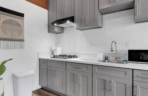 City of Industry Apartamento | Walk to In-N-Out near Disney Sleeps 4