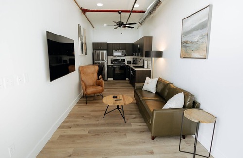 Downtown Wichita Casa | Walk To Intrust Arena - Modern Boxcar experience!