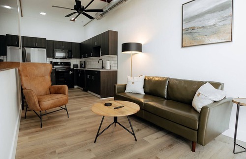 Downtown Wichita Casa | Walk To Intrust Arena - Modern Boxcar experience!