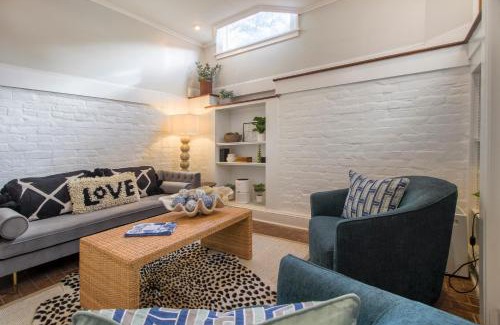 Historic District - North Apartamento | Walk to it All in Downtown, Double King Beds