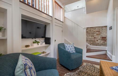 Historic District - North Apartamento | Walk to it All in Downtown, Double King Beds